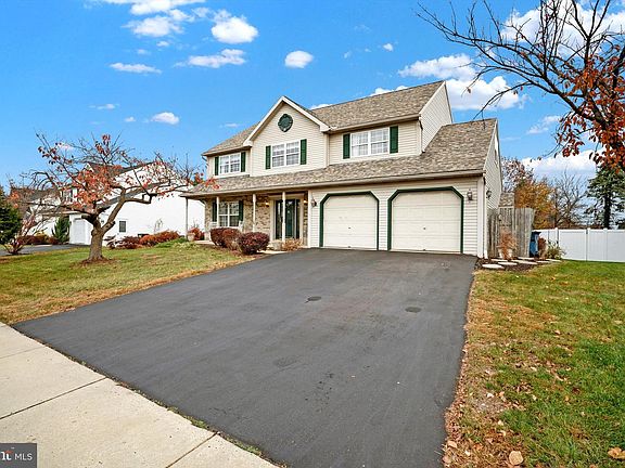 3rd image of 109 Carmen Dr