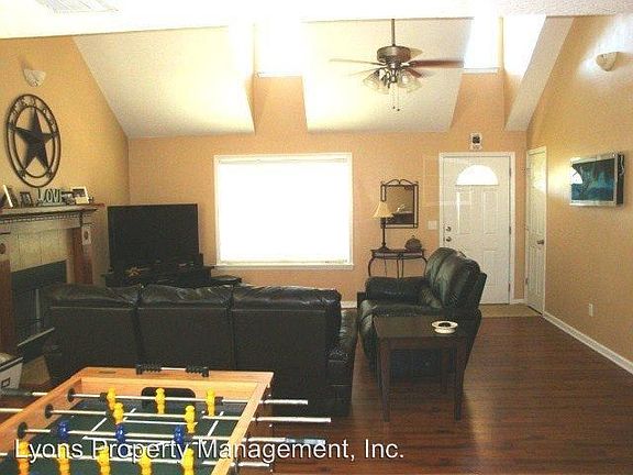 5th image of 180 Oak St