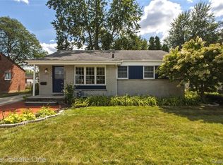 29929 Orangelawn St, Livonia, MI 48150