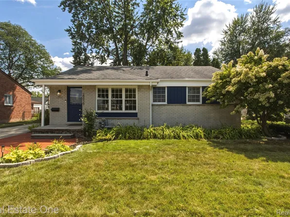 29929 Orangelawn St, Livonia, MI 48150
