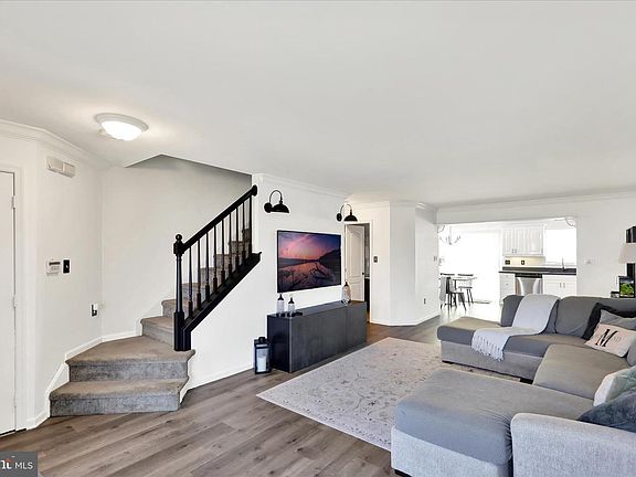 5th image of 58 Horseshoe Dr