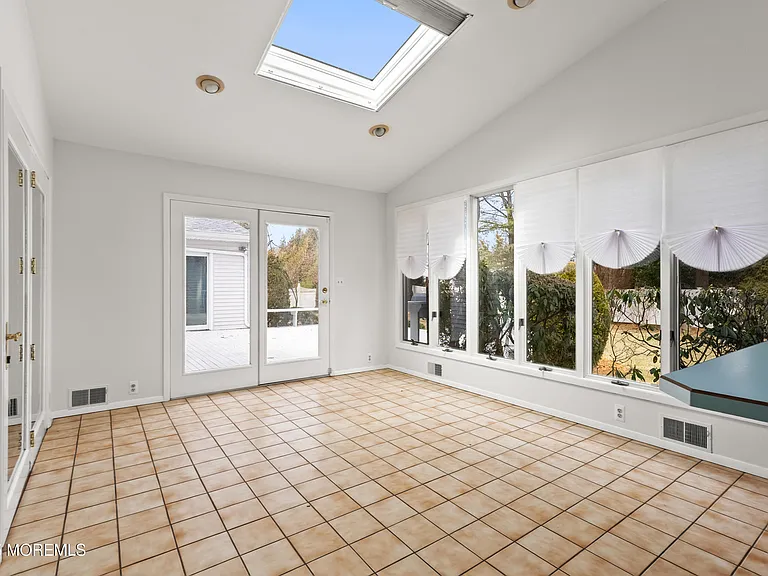 9 Abis Pl — Photo 16