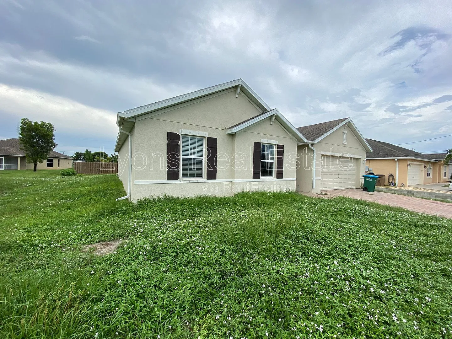 4 bed, 2.0 bath, 2090 sqft, $1,995 — Photo 2