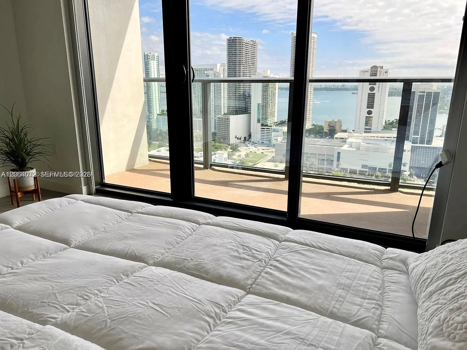 Canvas Condo — Photo 3