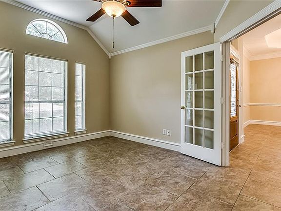5th image of 1101 Oak Valley Dr