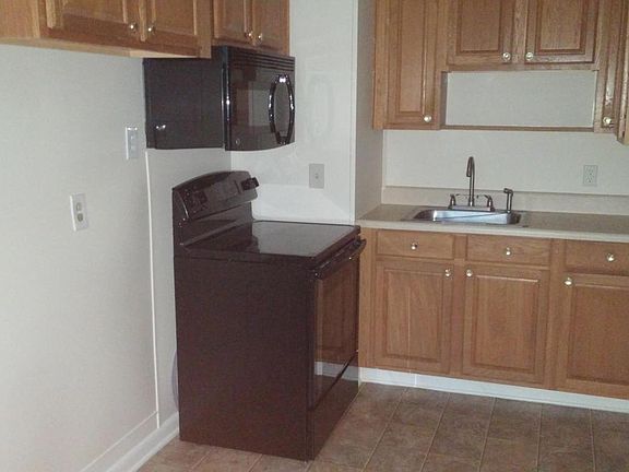 2nd image of 6148 Spirea St E