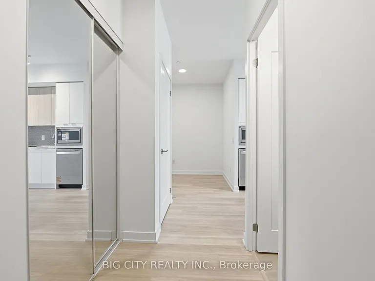 5105 Hurontario St #1601 — Photo 3