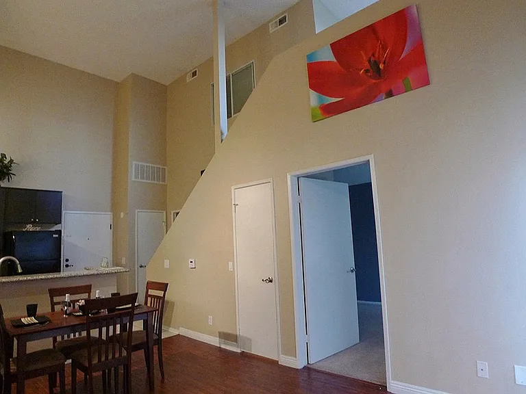 Villa De Adel Apts — Photo 196
