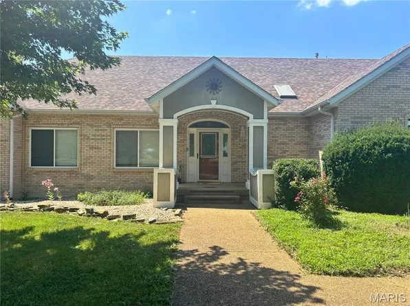 5541 Blackberry Ln, Washington, MO 63090