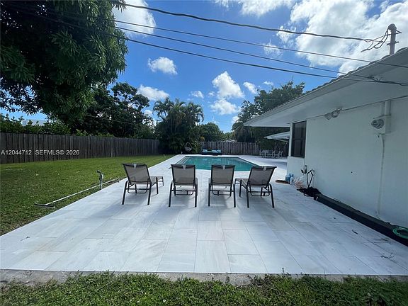 2nd image of 2115 Alamanda Dr