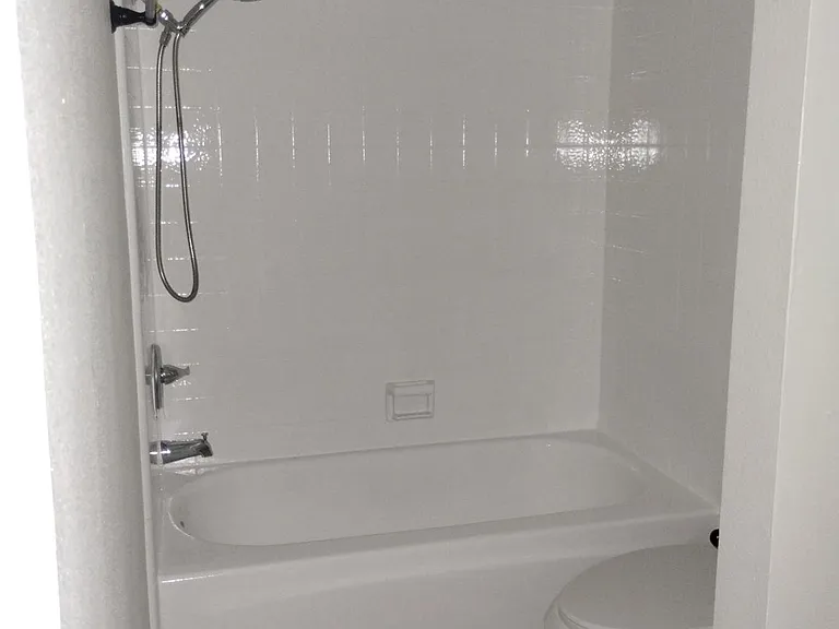 340 S Kenmore Ave — Photo 10