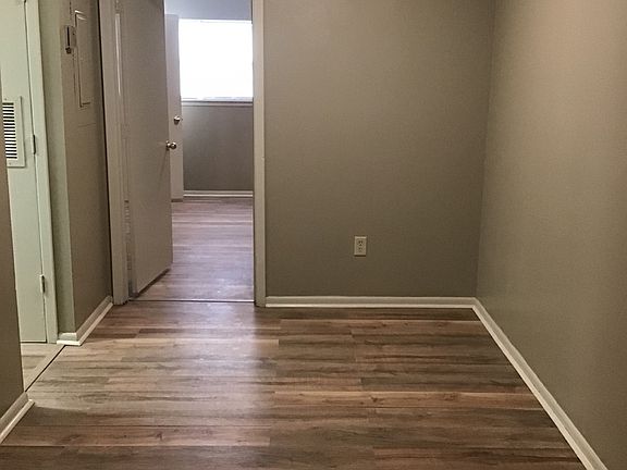 4th image of 908 Lamar St APT 102