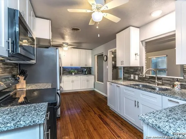 451 PINEWOOD LN, San Antonio, TX 78216