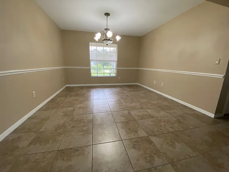 1078 E Gaucho Cir — Photo 2