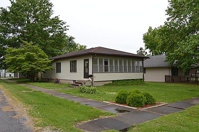 1st image of 211 Vaux St