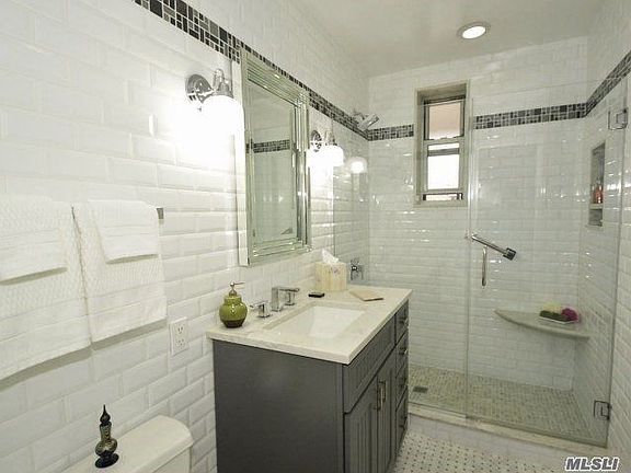 3rd image of 16221 Powells Cove Blvd APT 5J