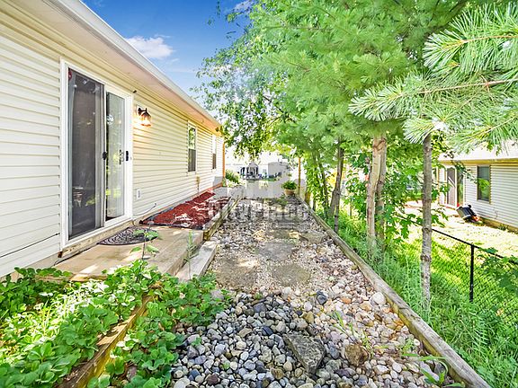 4th image of 4617 Welton St
