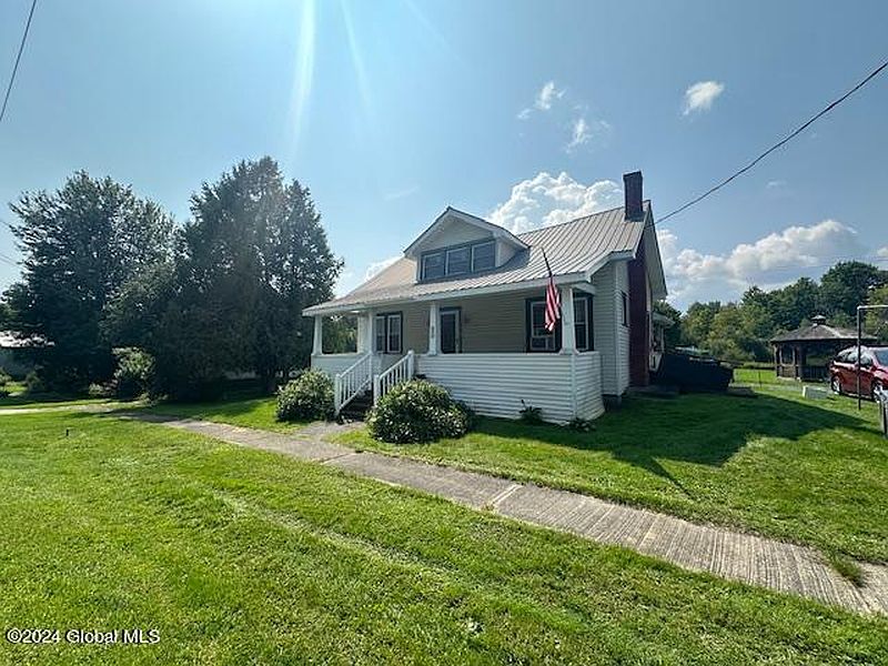2nd image of 2615 Center Rd