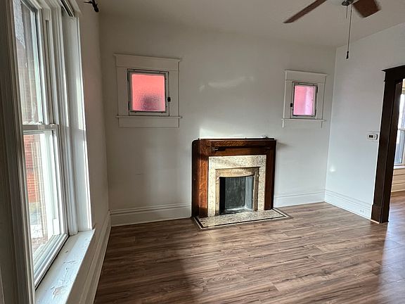 Fireplace doesn't work but looks nice