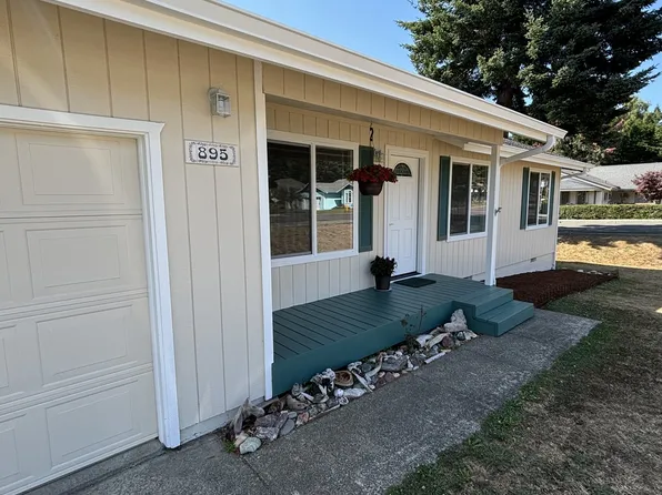 895 Midland Way, Brookings, OR 97415