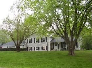 27W261 Carrel St, Winfield, IL 60190