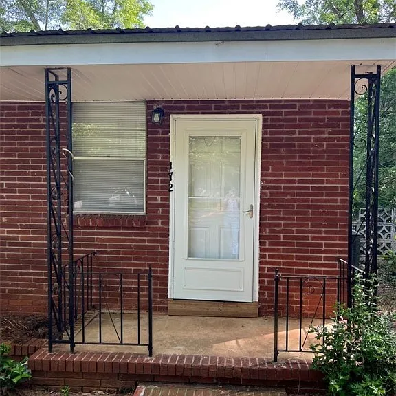 172 Hart Ave — Photo 3