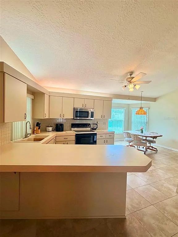 3 bed, 2.0 bath, 2022 sqft, $2,500 — Photo 4