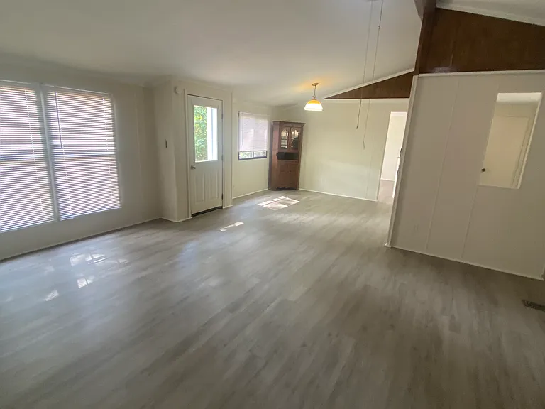 216 Crestview — Photo 5