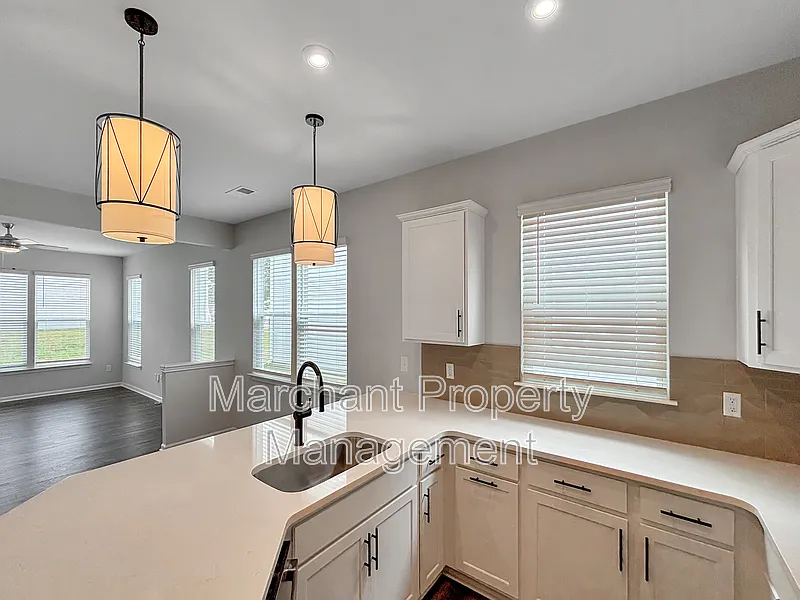 Bridgeport Commons — Photo 4