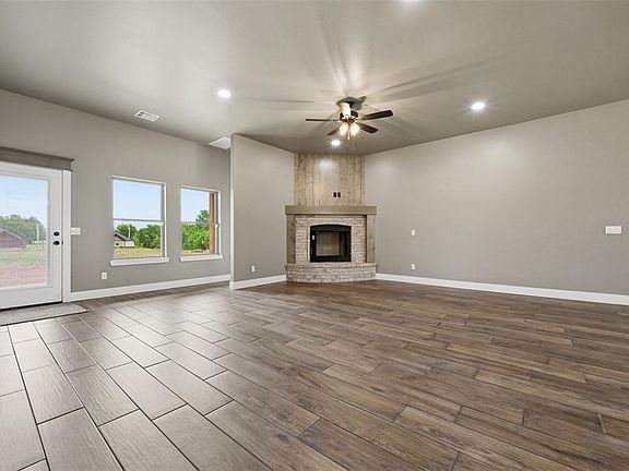 5th image of 1109 Bridgeview Rd