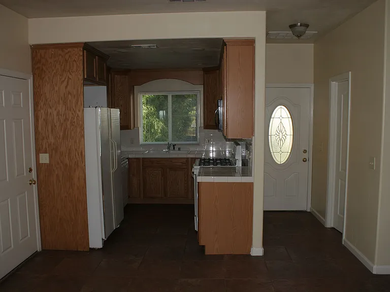 4725 9th Ave — Photo 3