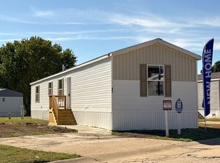 17 E Wichita Dr #L017, Park City, KS 67219