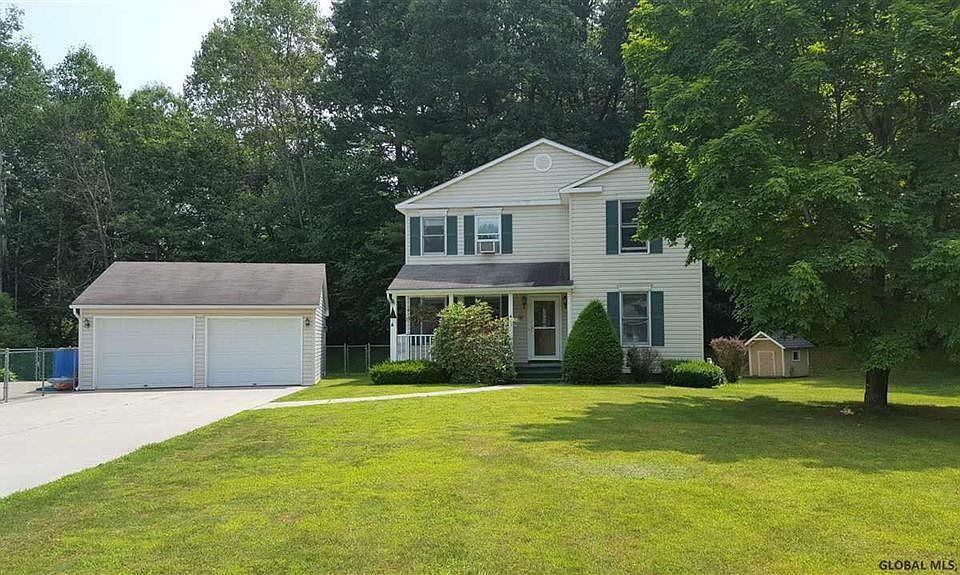 1st image of 4 Pineview Dr