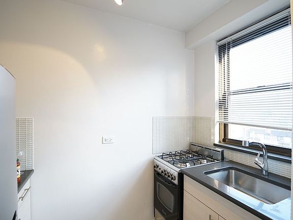 4th image of 1700 York Ave APT 10M