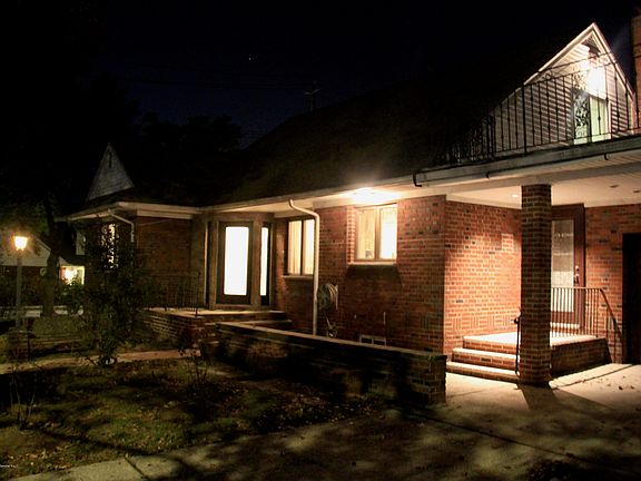 3rd image of 176 Saint Johns Ave