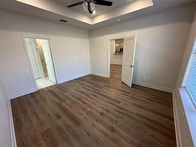 8406 Cambridge Rd — Photo 10