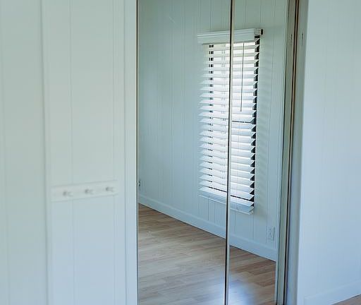 Entry way. Coat closet. 
