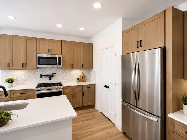 806 S Colbert St, Dayton, TX 77535
