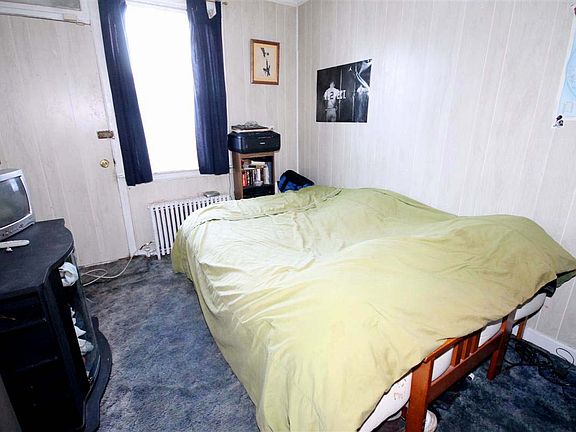 3rd image of 3706A Lyme Ave