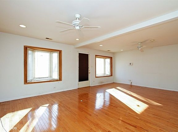 2nd image of 10230 S Crandon Ave