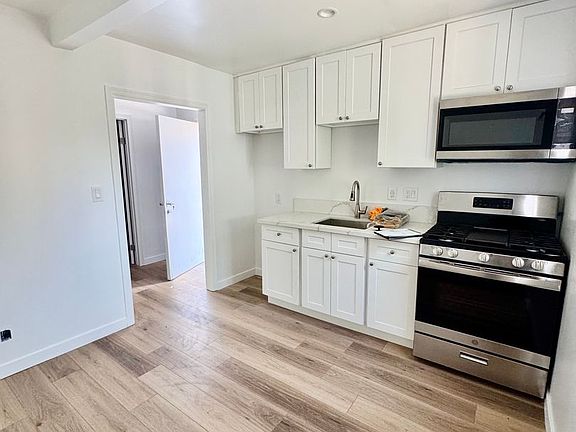 3rd image of 151 W 52nd St #153