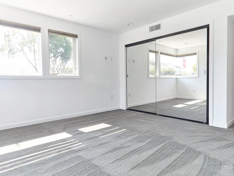 321 Rose Ave #1 — Photo 26