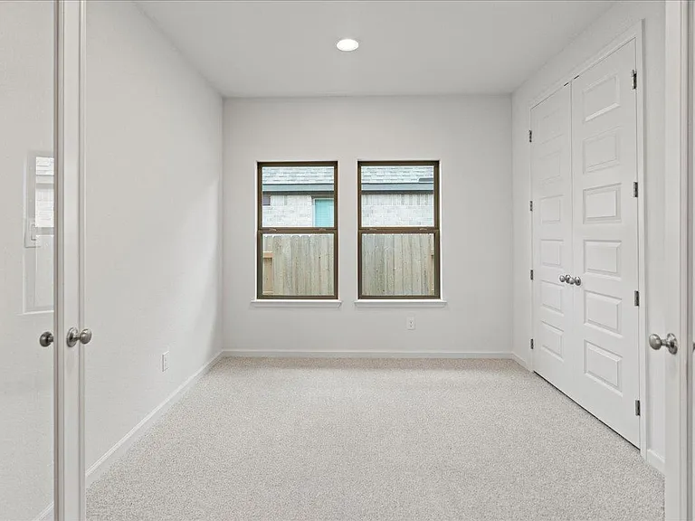 154 Blackborrow Dr — Photo 14