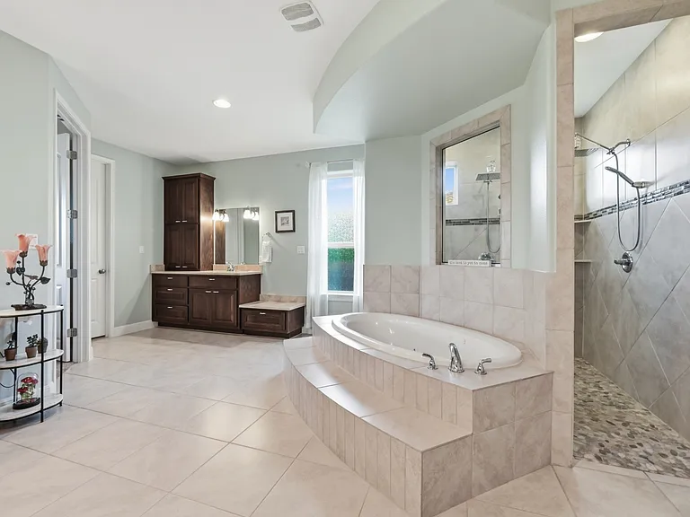 135 Clearwater Way — Photo 23