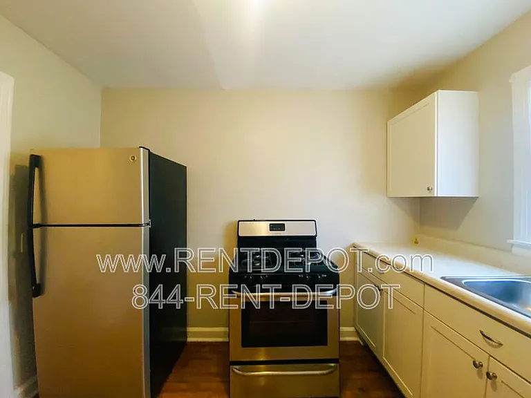 629 S Harlan Ave #C — Photo 6