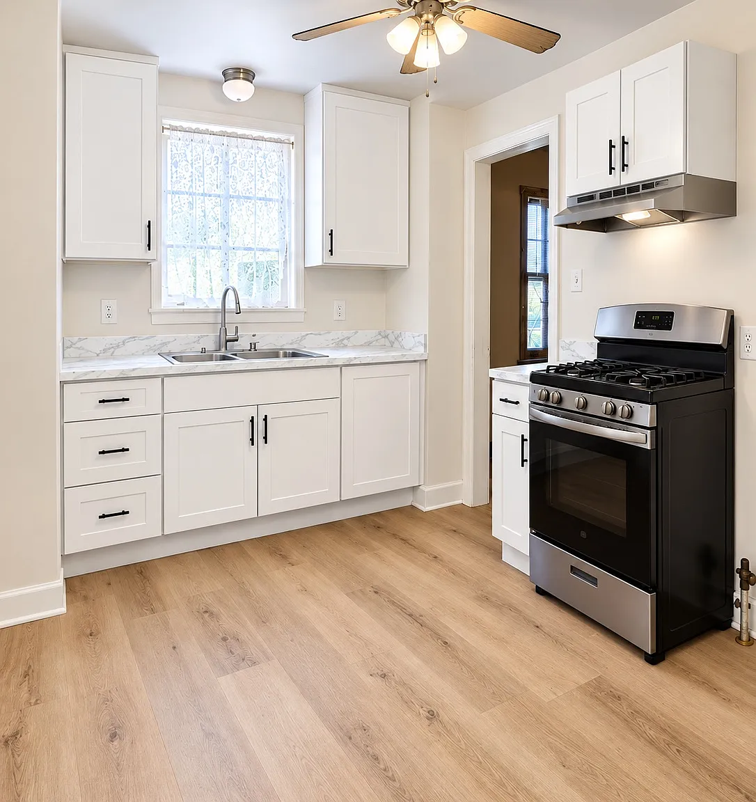 3 bed, 923 sqft, $1,300 — Photo 2