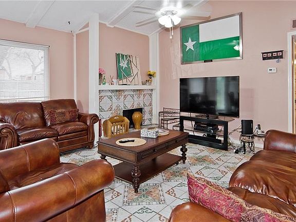 5th image of 1104 Denton Dr
