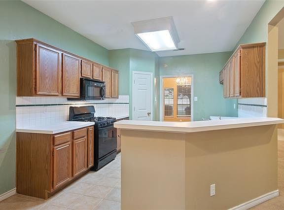 4th image of 1708 Valencia Dr