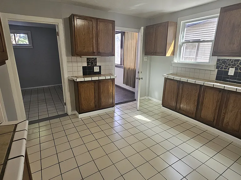 106 Rockwell Ave #1 — Photo 7