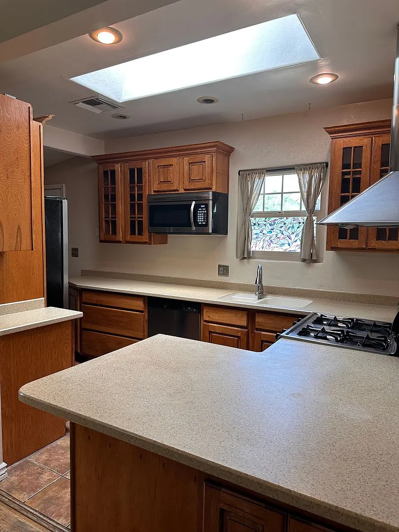 Coming Soon 3 Bedroom 1 1/4 Bath Home- Corner Lot - Historic Charm - Blenman Elm Historic District — Photo 4